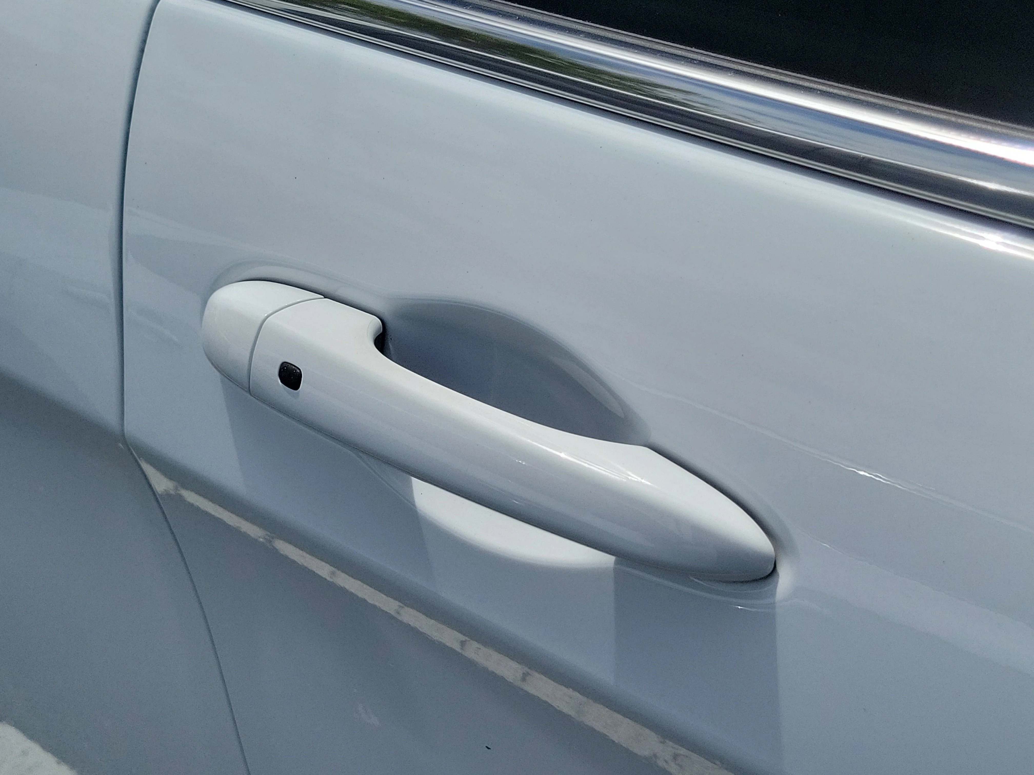Used 2021 Bright White Clearcoat Jeep Latitude Lux image 4