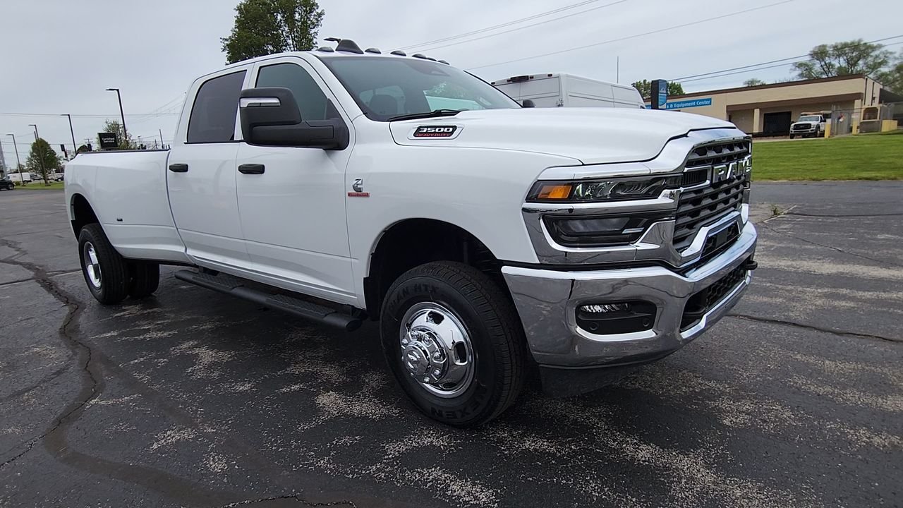 New 2026 Bright White Clear-Coat Exterior Paint RAM Tradesman image 2