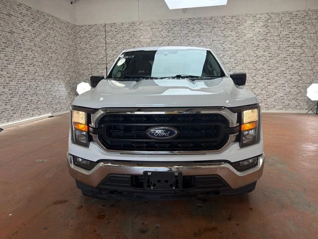 Used 2023 Oxford White Ford XLT image 2
