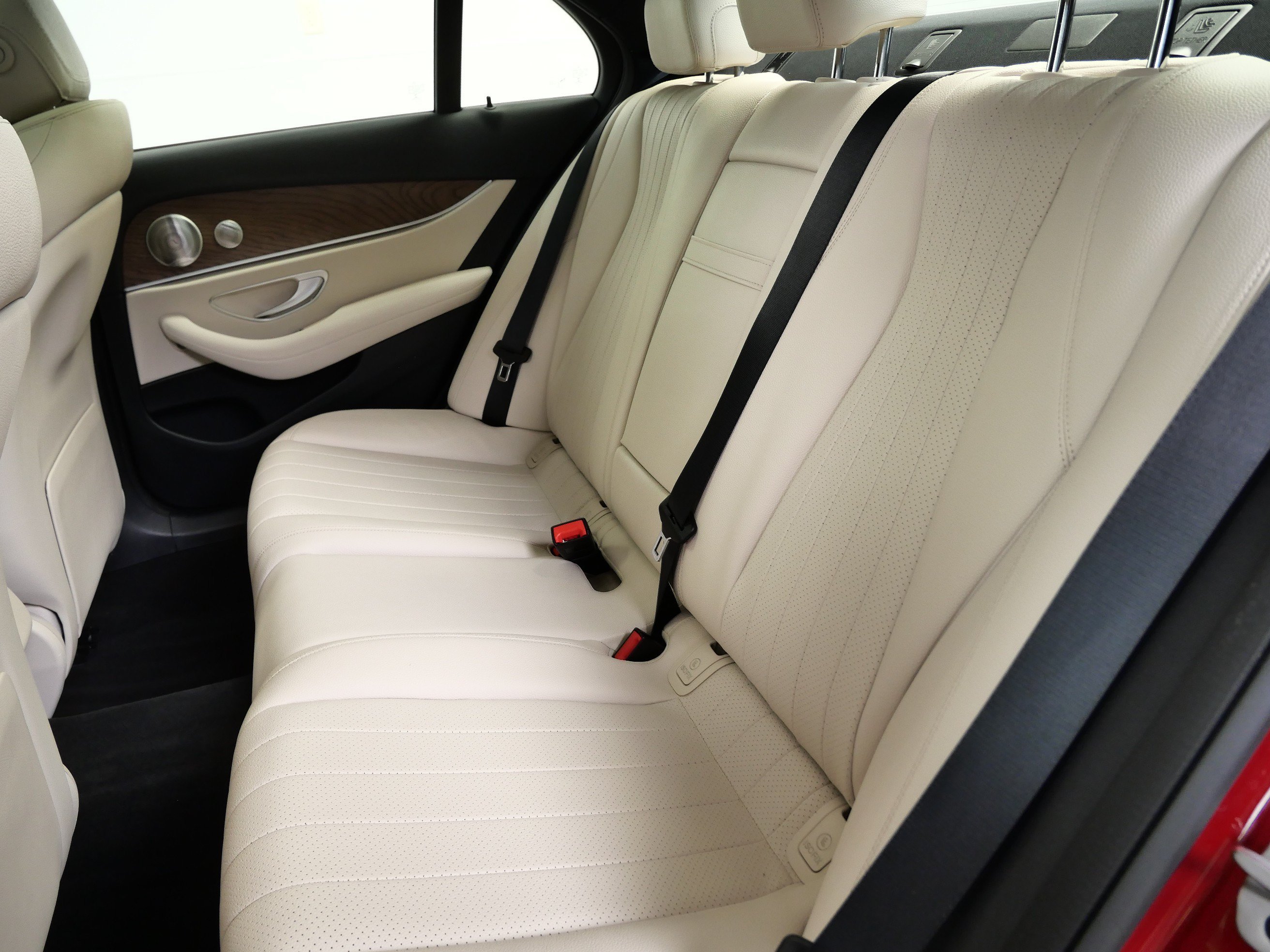 Used 2021 designo Cardinal Red Metallic Mercedes-Benz E 350 image 17