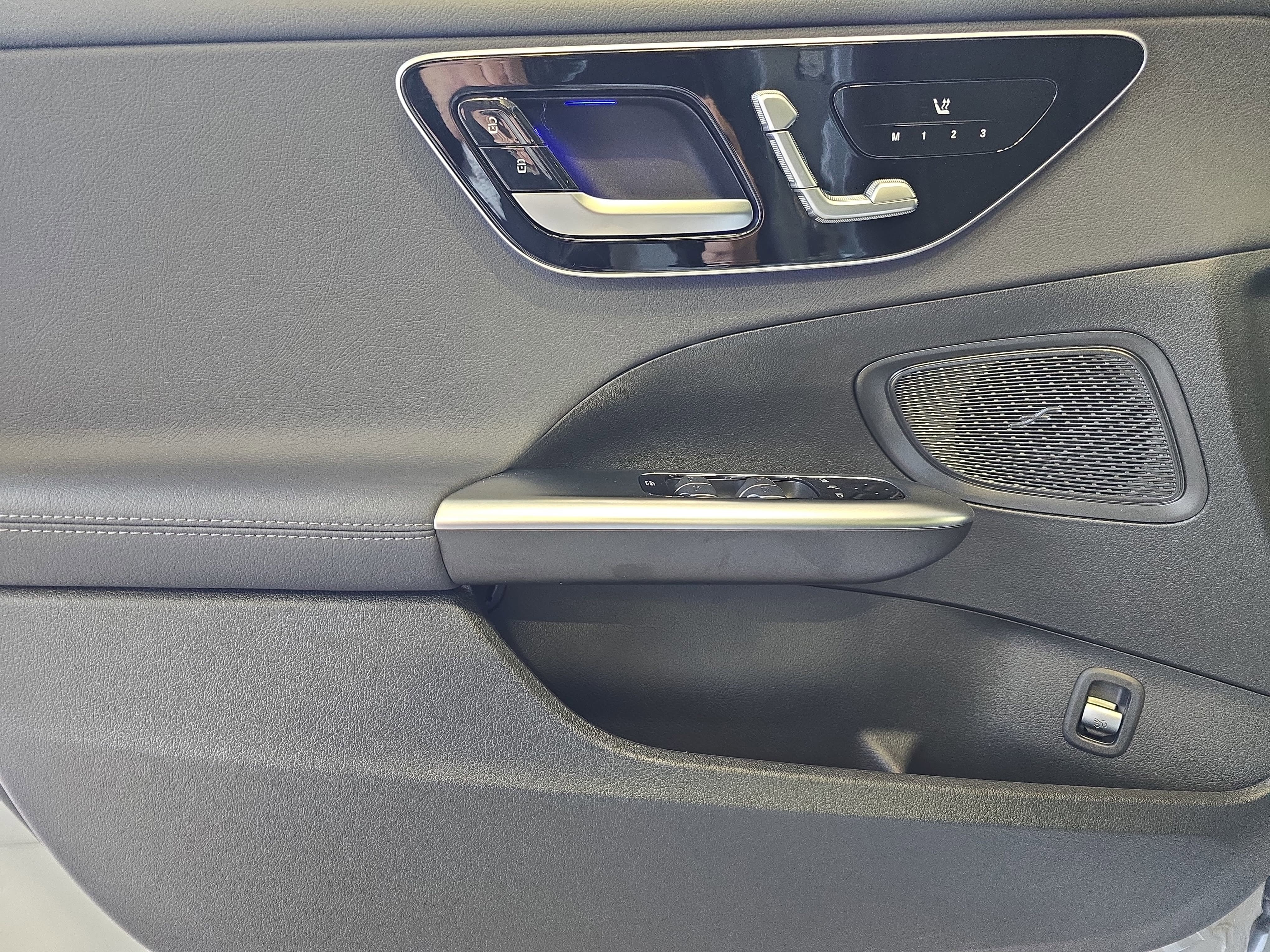 New 2026 MANUFAKTUR Alpine Grey Mercedes-Benz C300 image 27