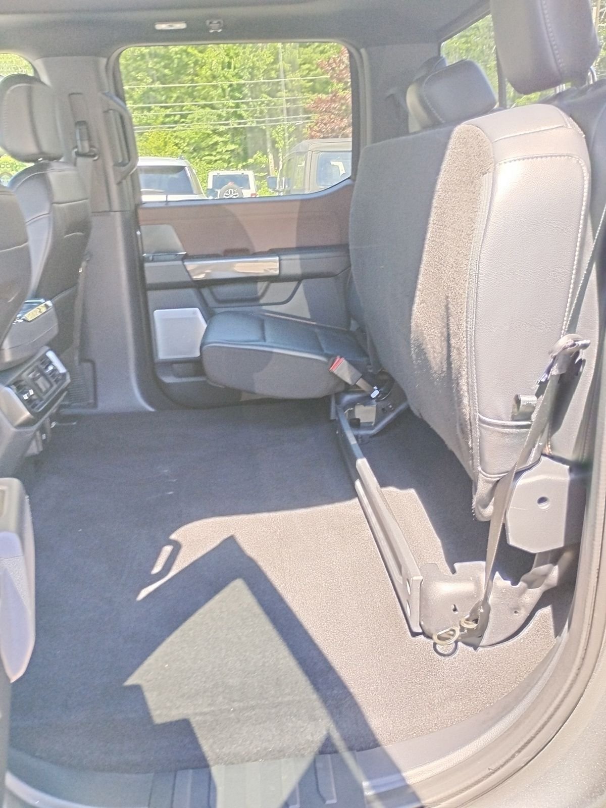 Used 2023 Gray Ford Lariat image 10
