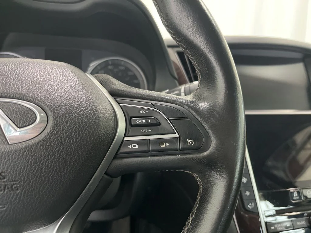 Used 2018 White INFINITI 3.0t LUXE image 8