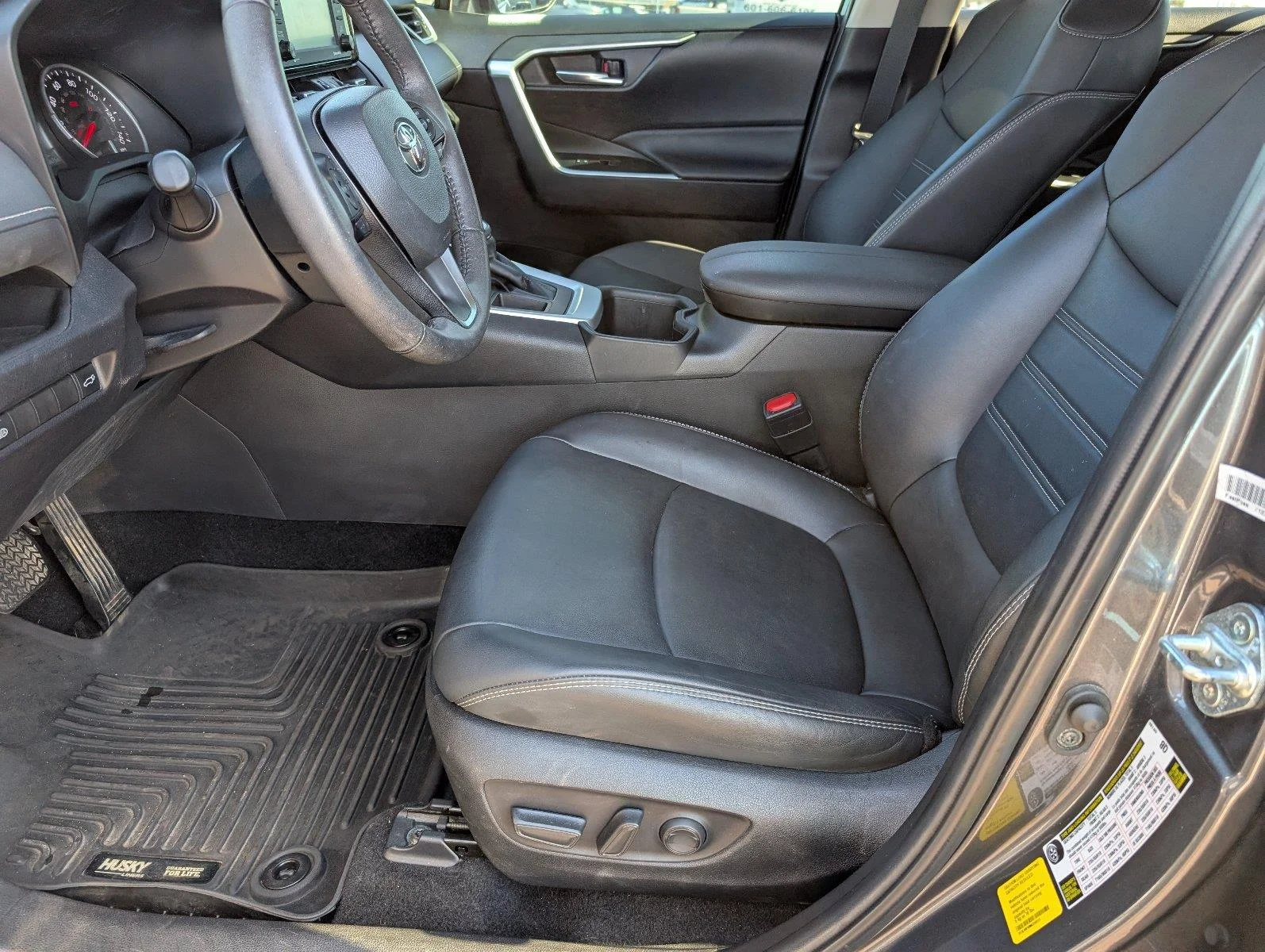 Used 2022 Magnetic Gray Metallic Toyota XLE Premium image 13