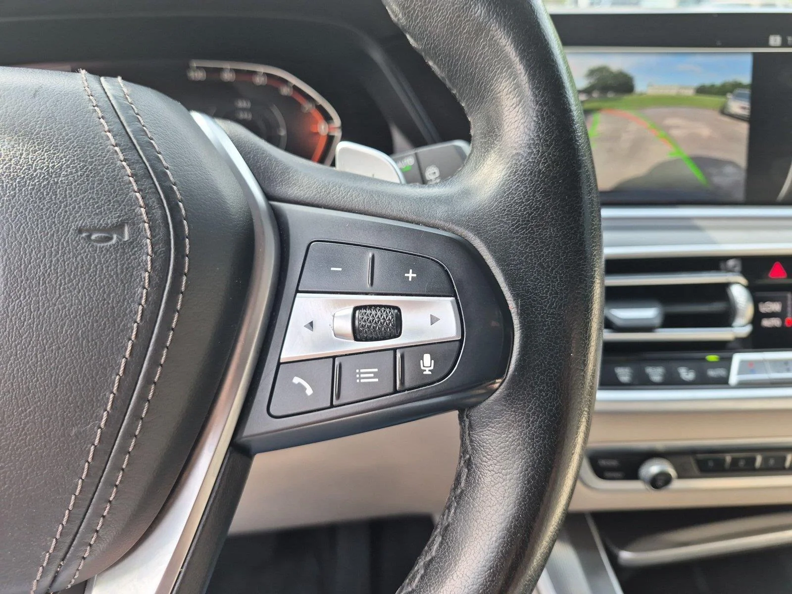 Used 2021 Black Sapphire Metallic BMW xDrive40i image 21