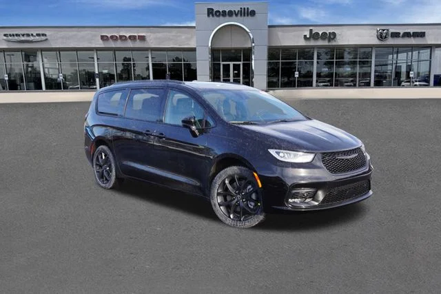 2026 Chrysler Pacifica Limited AWD's photo