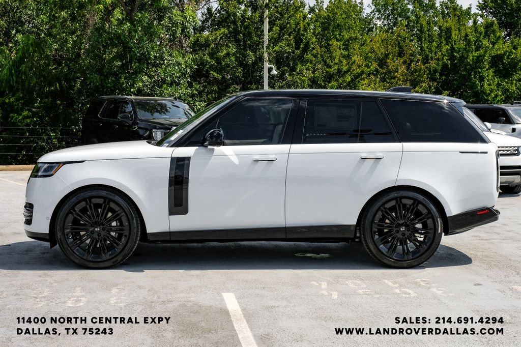 New 2027 Fuji White Land Rover SE image 9