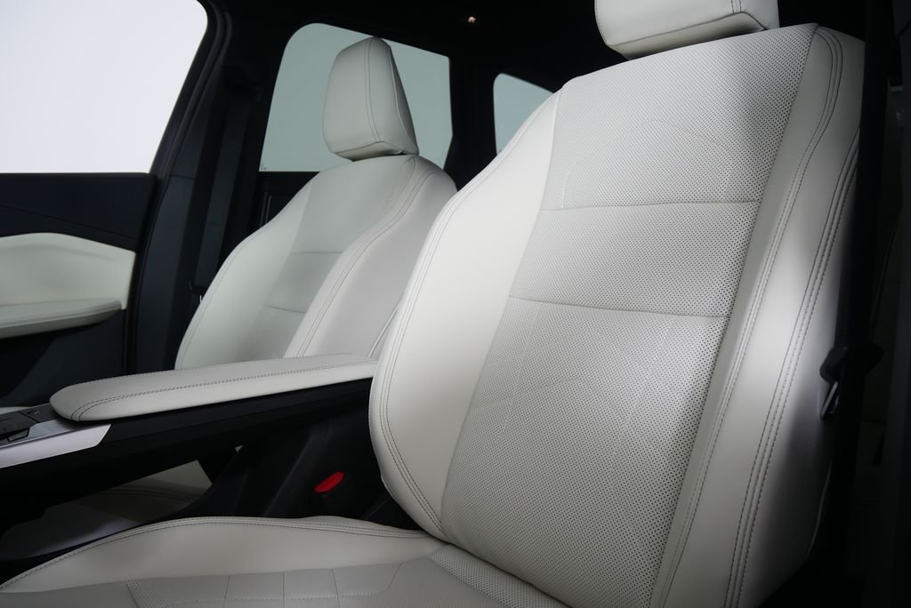 Used 2026 Alpine White BMW xDrive28i image 10