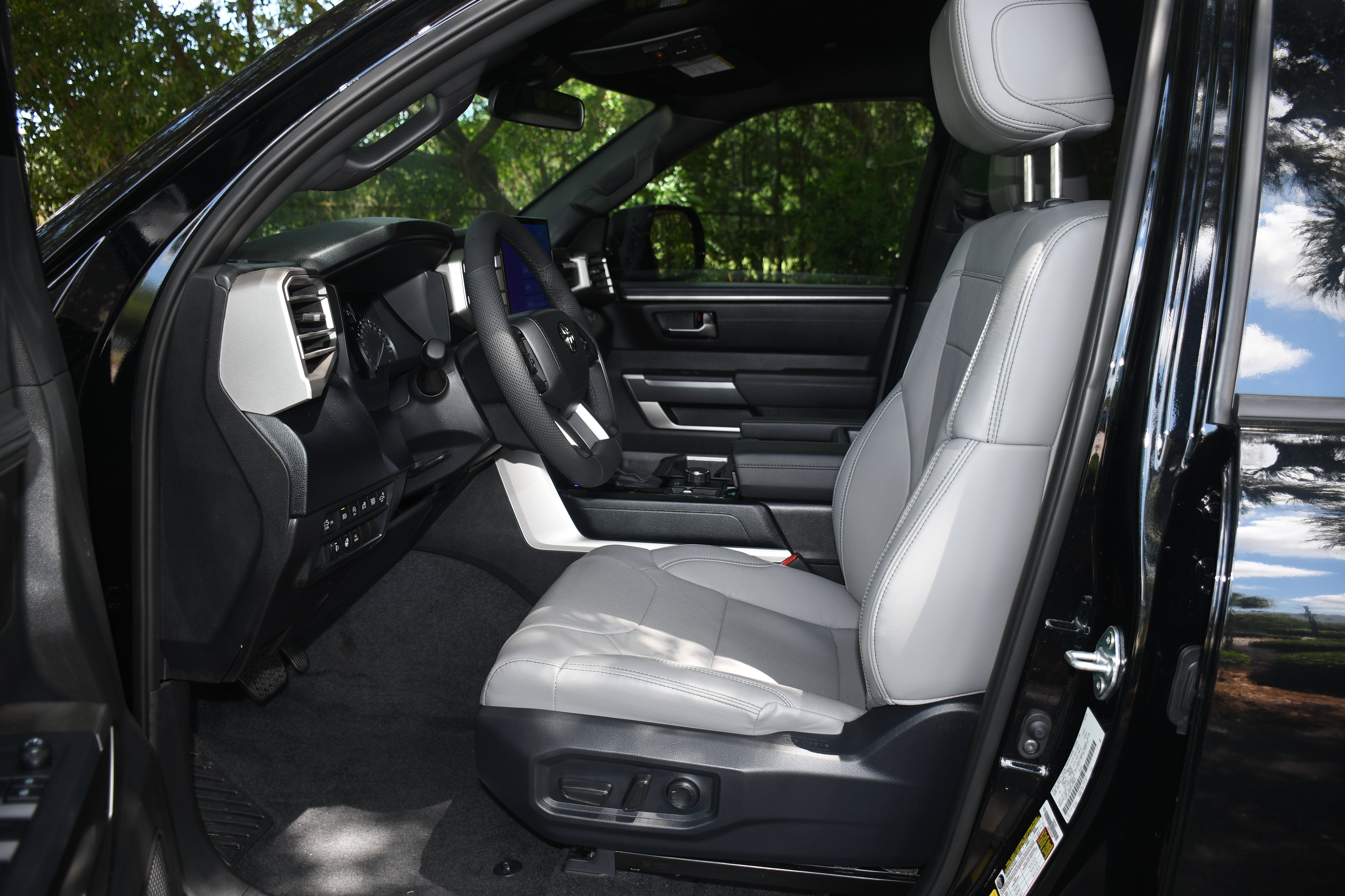 2026 Toyota Tundra SR5 - Photo 7