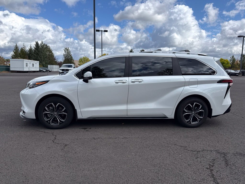 Used 2025 Wind Chill Pearl Toyota Platinum image 4