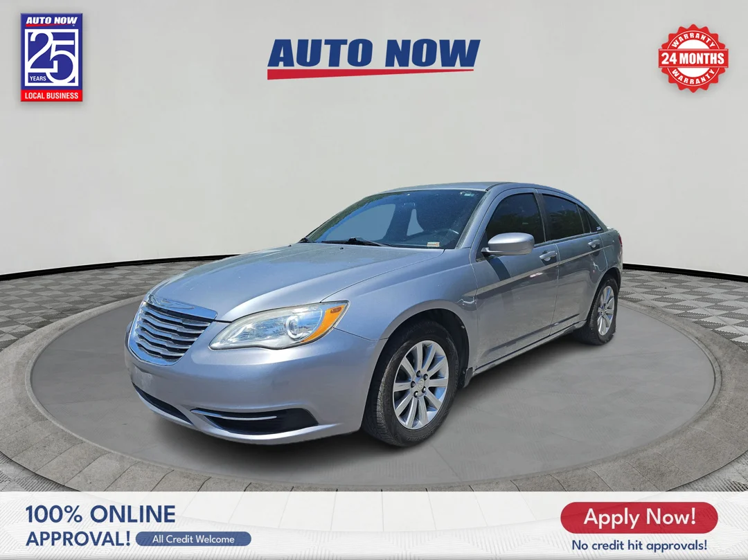 2013 Chrysler 200 Touring's photo