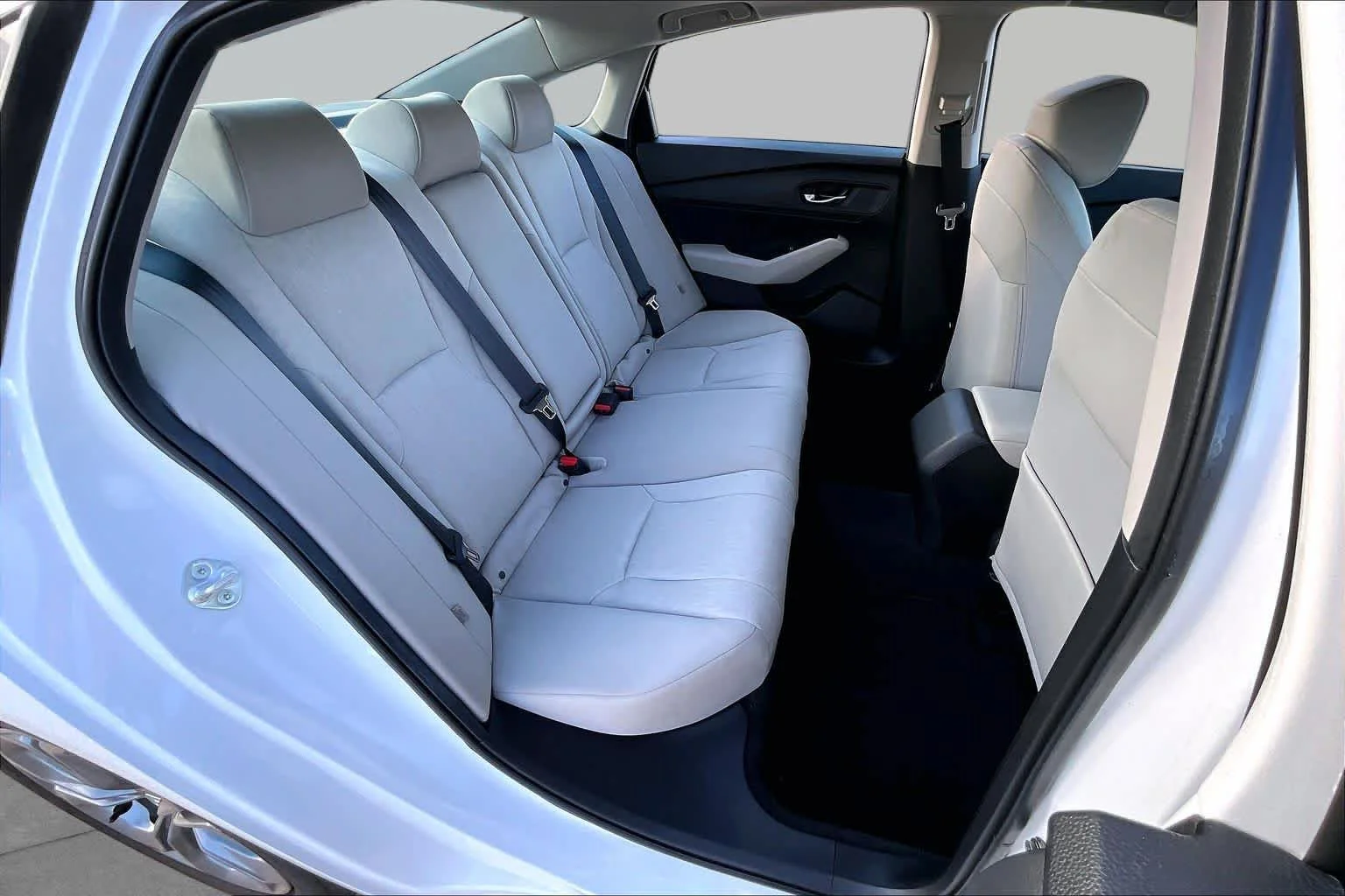 Certified Used 2023 Platinum White Pearl Honda EX image 18