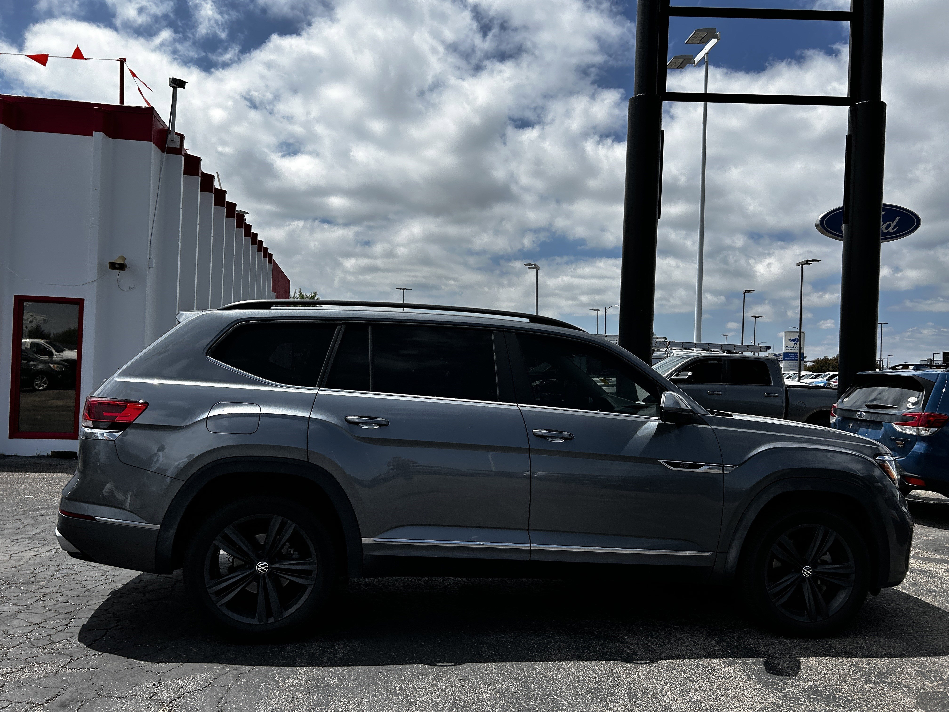 2021 Volkswagen Atlas SE w/Tech R-Line - Photo 6