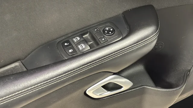 Used 2019 White Dodge SXT image 20