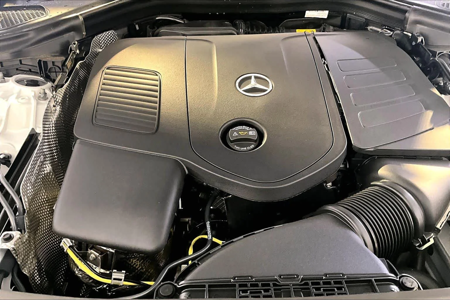 New 2026 MANUFAKTUR Moonlight White Metallic Mercedes-Benz GLC 300 image 14
