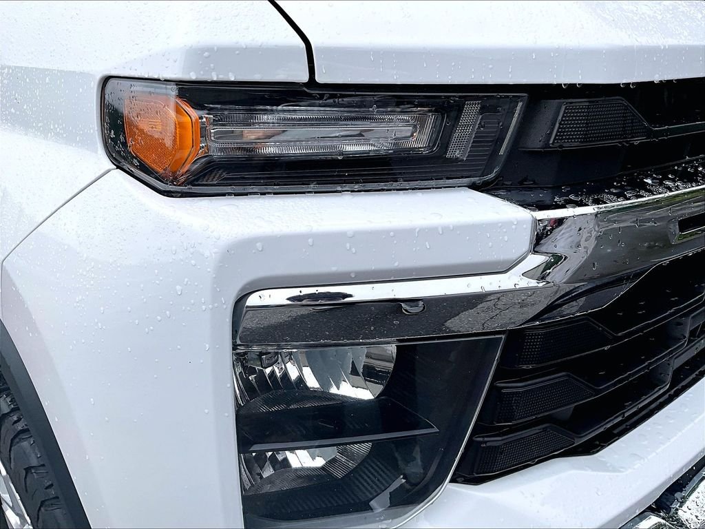 Used 2024 Summit White Chevrolet LT image 33