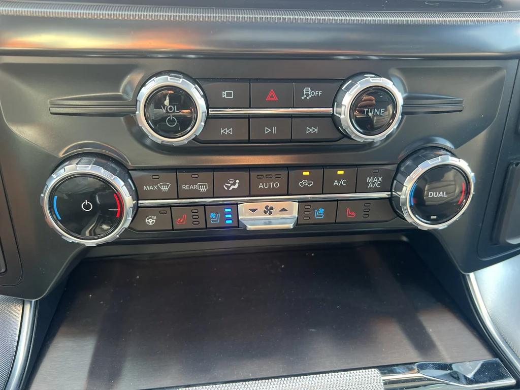 Used 2025 Space White Metallic Ford Platinum image 18