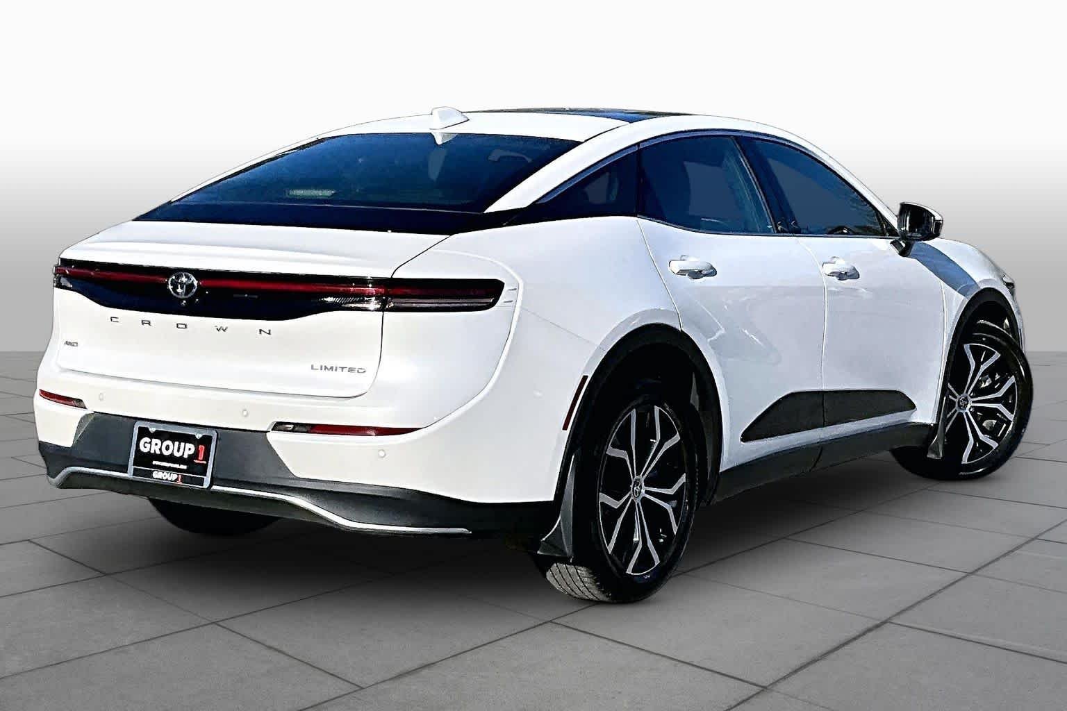 Used 2023 Oxygen White Toyota Limited image 13
