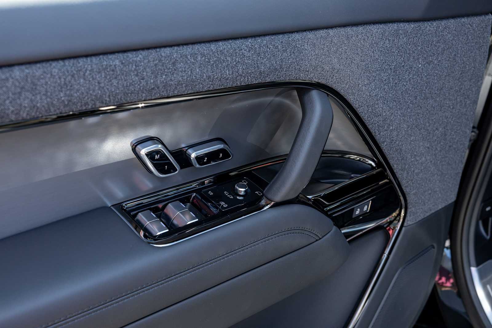New 2026 BLACK Land Rover SE image 11