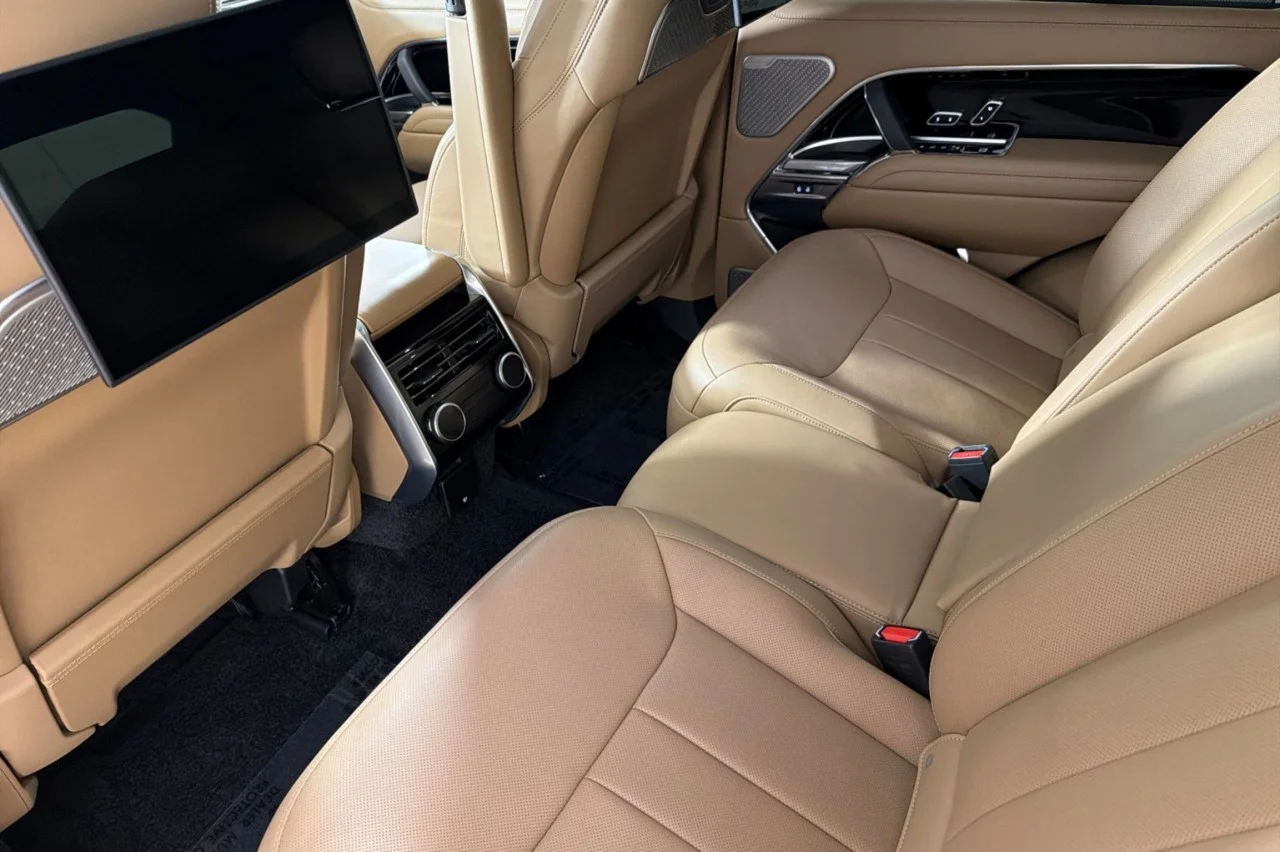 Used 2024 WHITE Land Rover Autobiography image 11