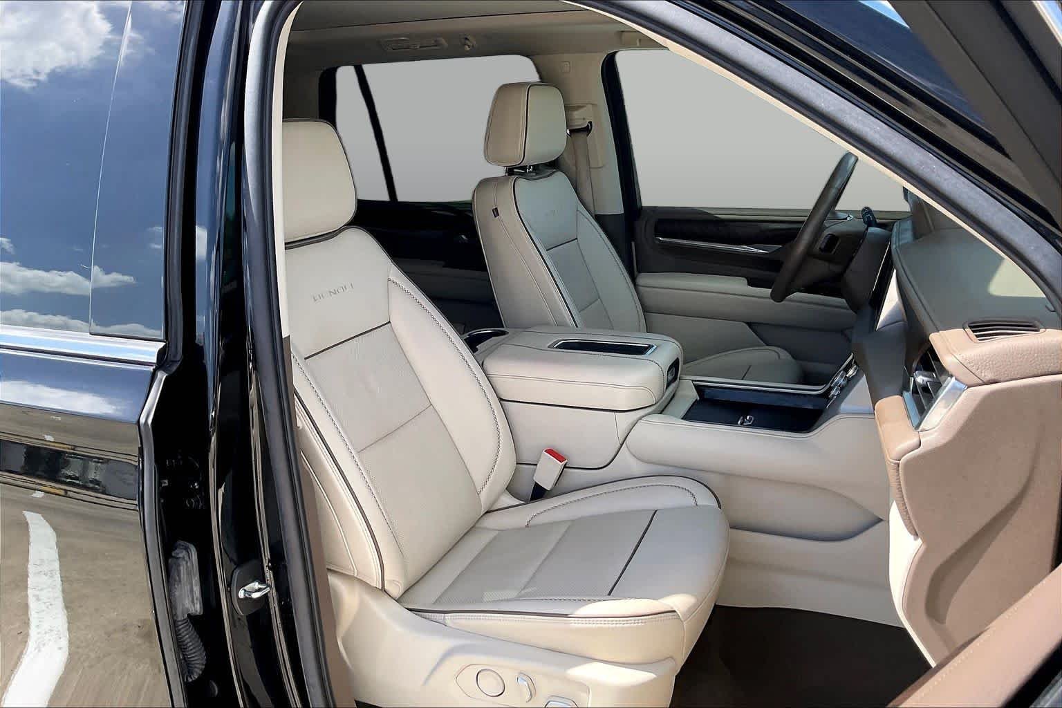 Used 2022 Onyx Black GMC Denali image 9