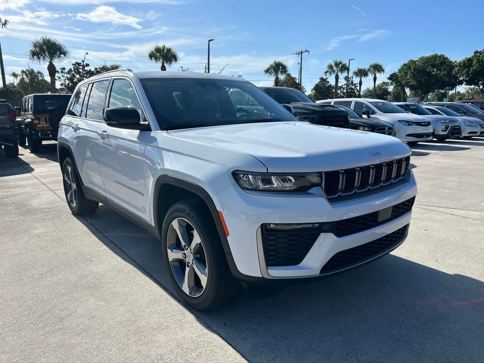 Used 2026 White/off-white Jeep Limited image 7