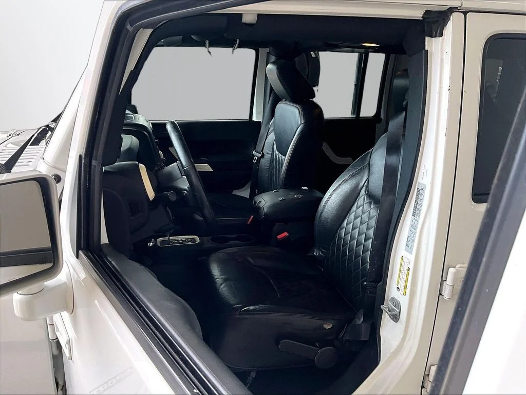 Used 2015 White Jeep Unlimited Sport image 25