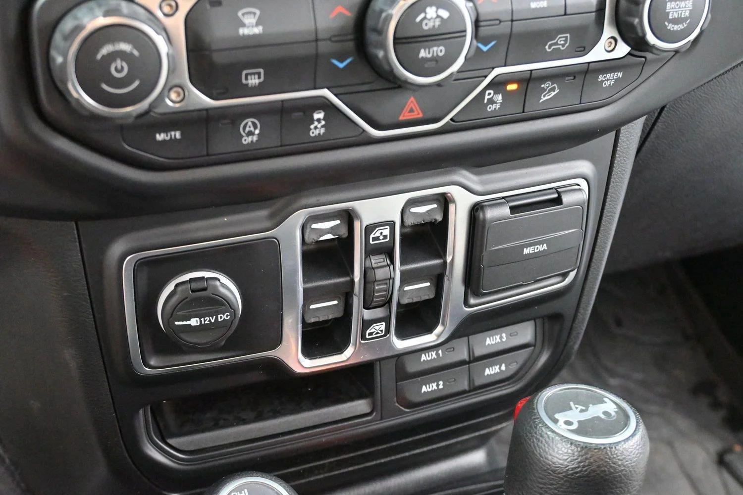 Used 2020 Bright White Clearcoat Jeep Sport S image 22