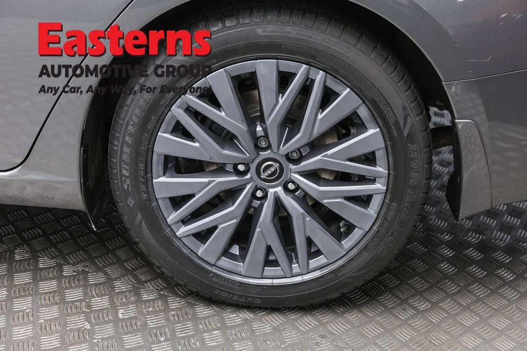 Used 2023 Gray Nissan 2.5 SV image 8