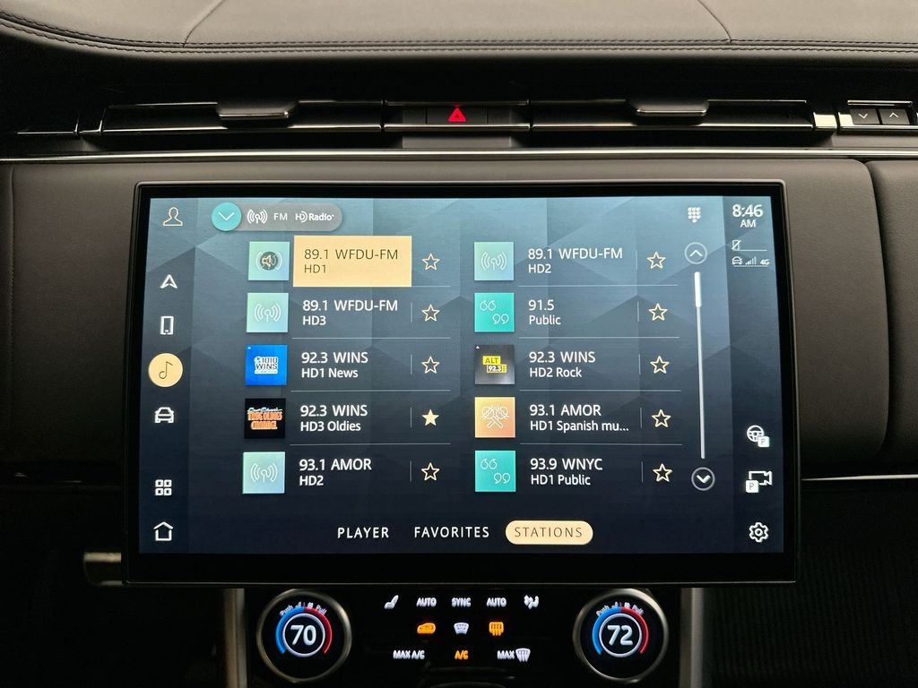 Used 2023  Land Rover SE image 27