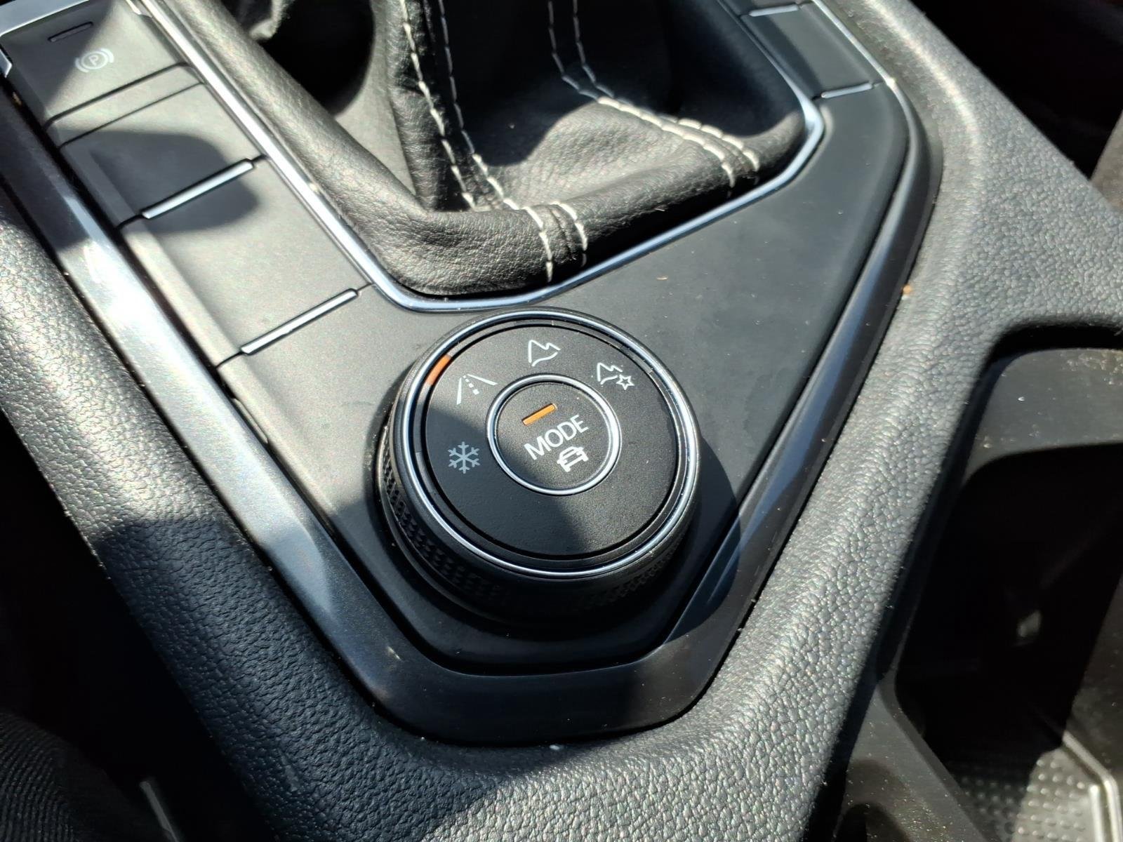 Used 2023  Volkswagen S image 8