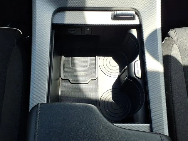 Used 2021 White Hyundai SEL image 18