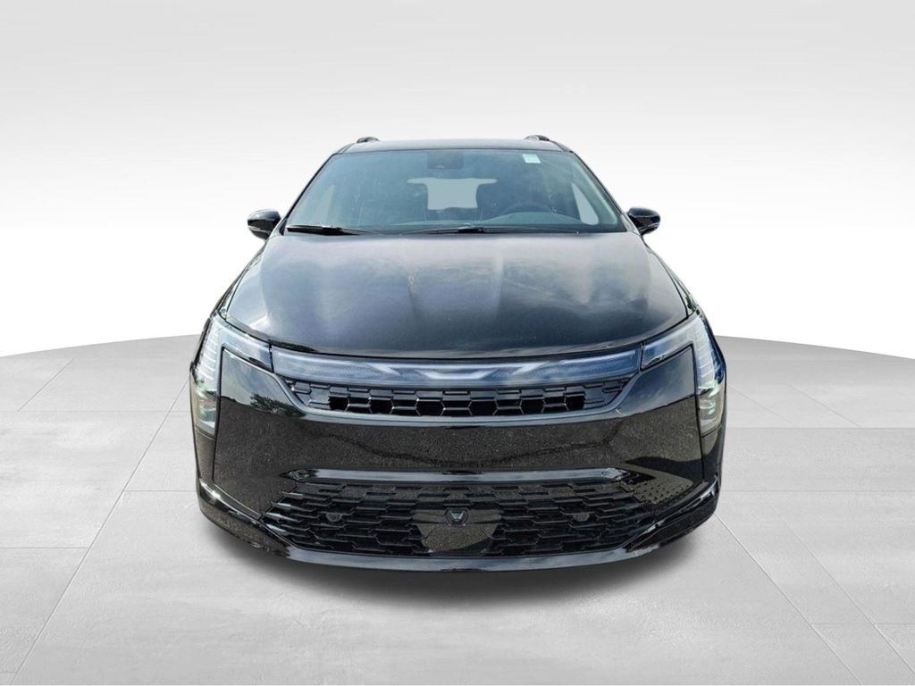New 2027 Diamond Black Crystal Pearl-Coat Exterior Paint Chrysler Limited image 8