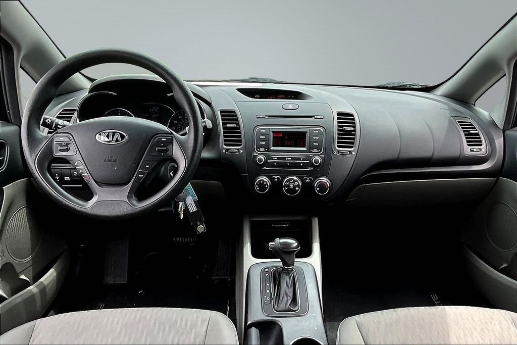 Used 2015 Black Kia LX image 7