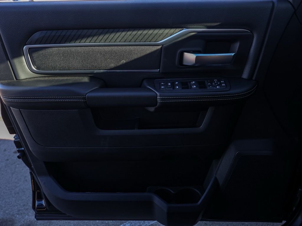 New 2026 Diamond Black Crystal Pearl-Coat Exterior Paint RAM Big Horn Night Edition image 20