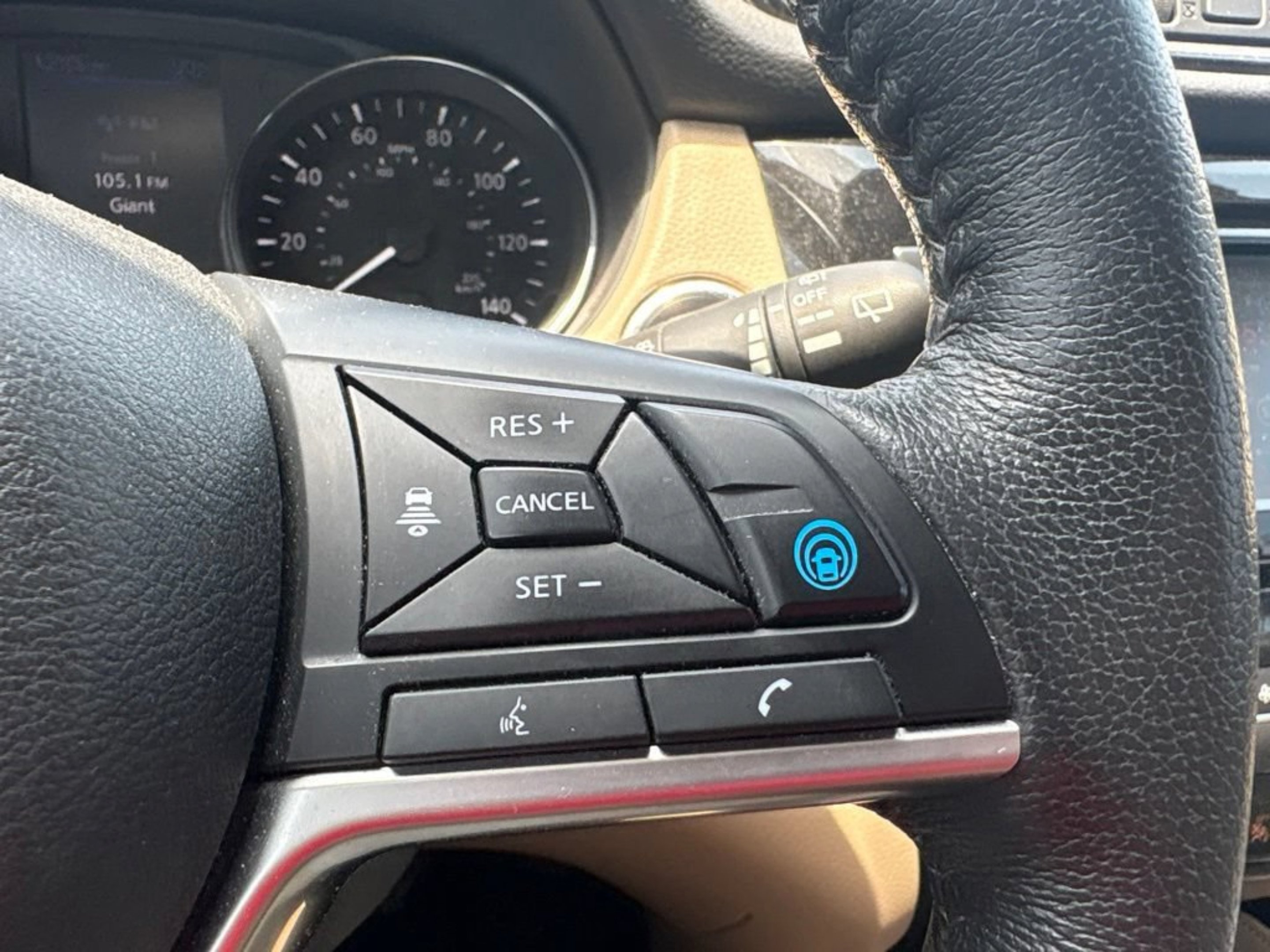 Used 2020 Pearl White Tricoat Nissan SL image 8