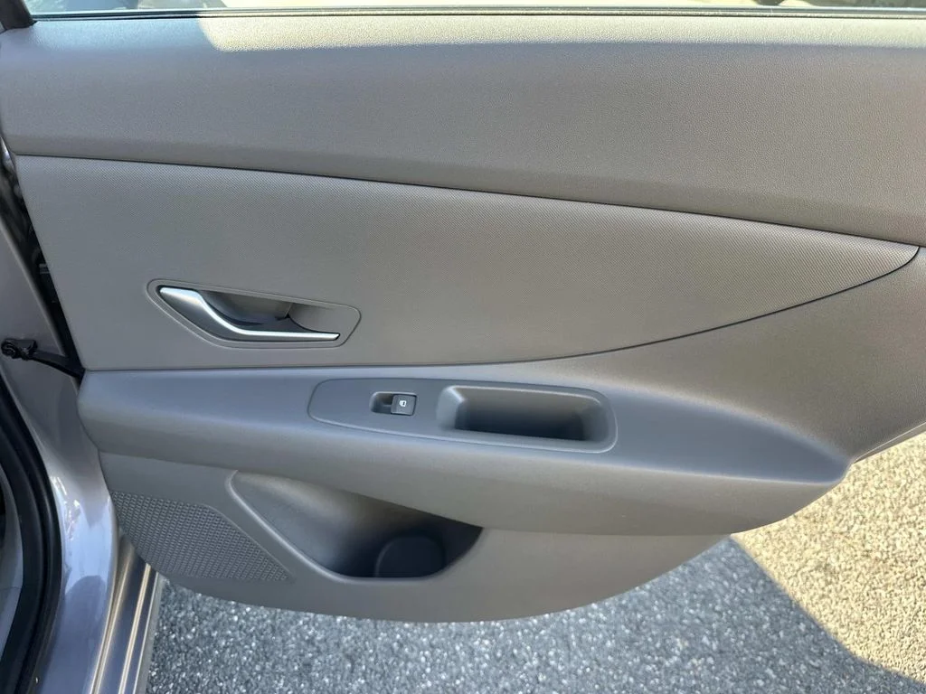 Used 2025  Hyundai Blue image 14