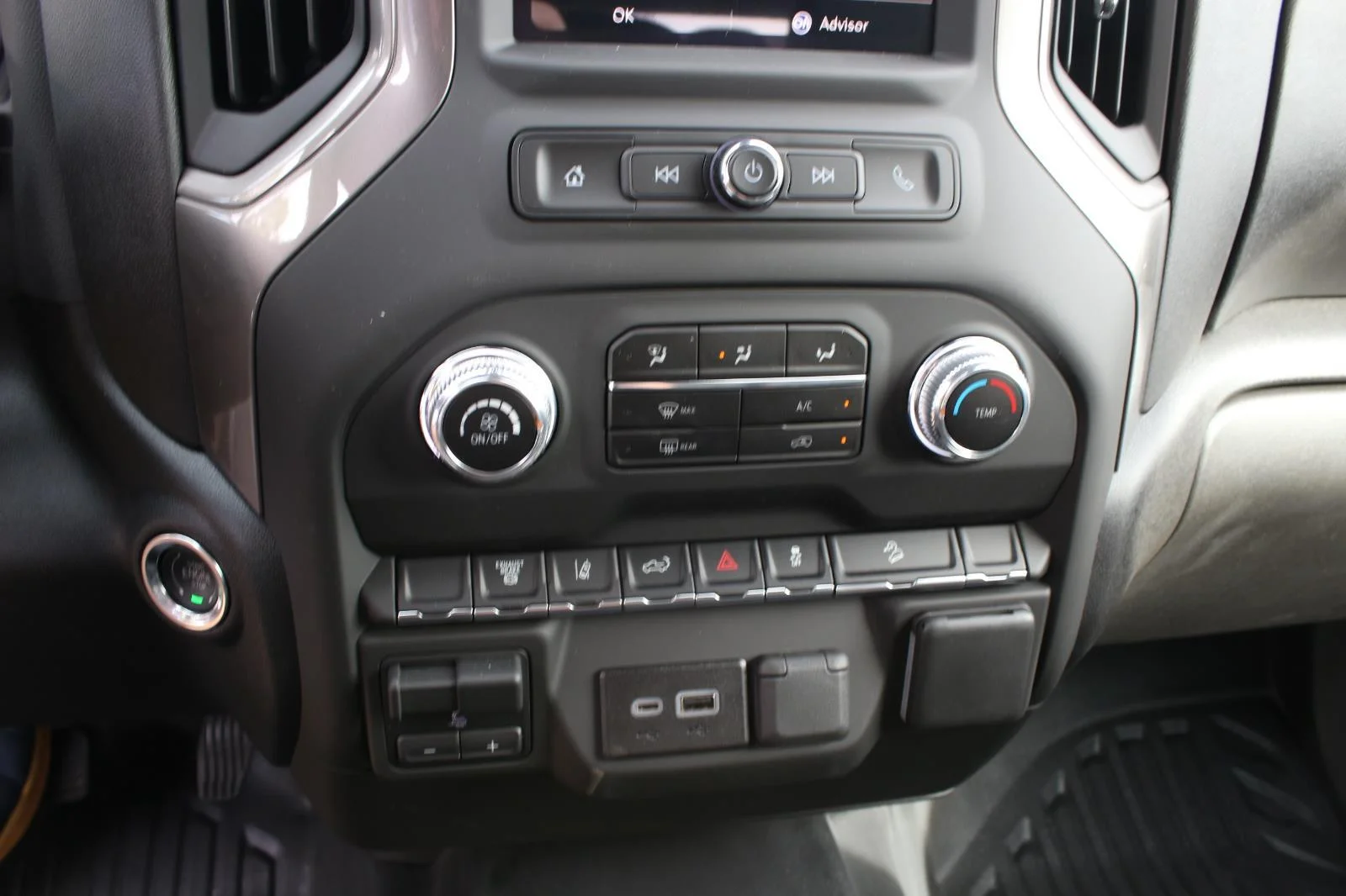 New 2025 Summit White GMC Pro image 30