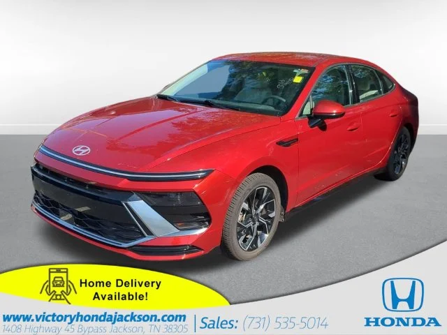 Used 2025 Ultimate Red Hyundai SEL image 1