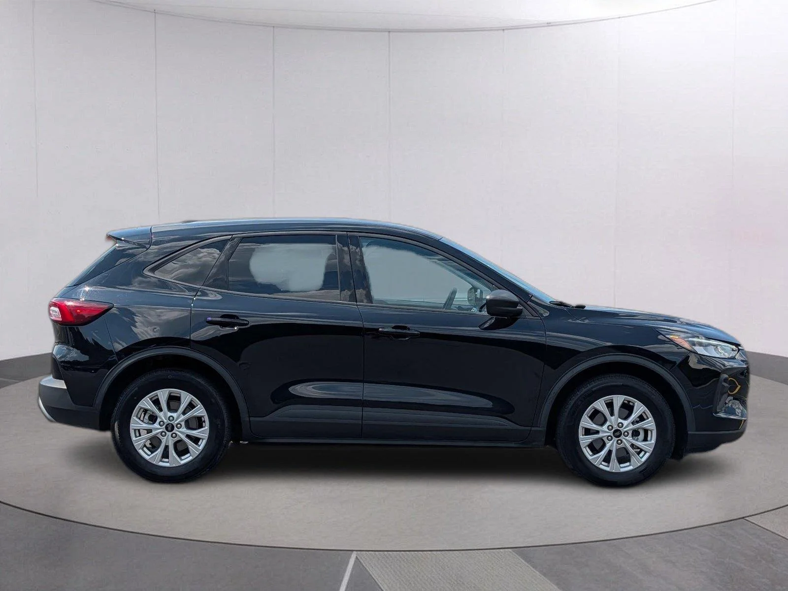 Used 2025 Agate Black Ford Active image 6