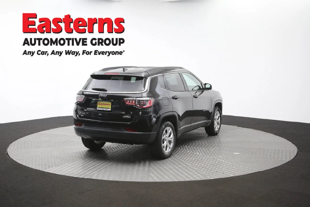 Used 2024 Black Jeep Latitude image 39