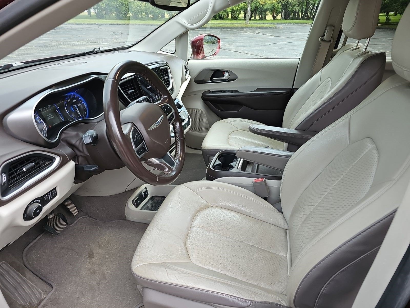 Used 2019 Velvet Red Pearlcoat Chrysler Touring L image 15