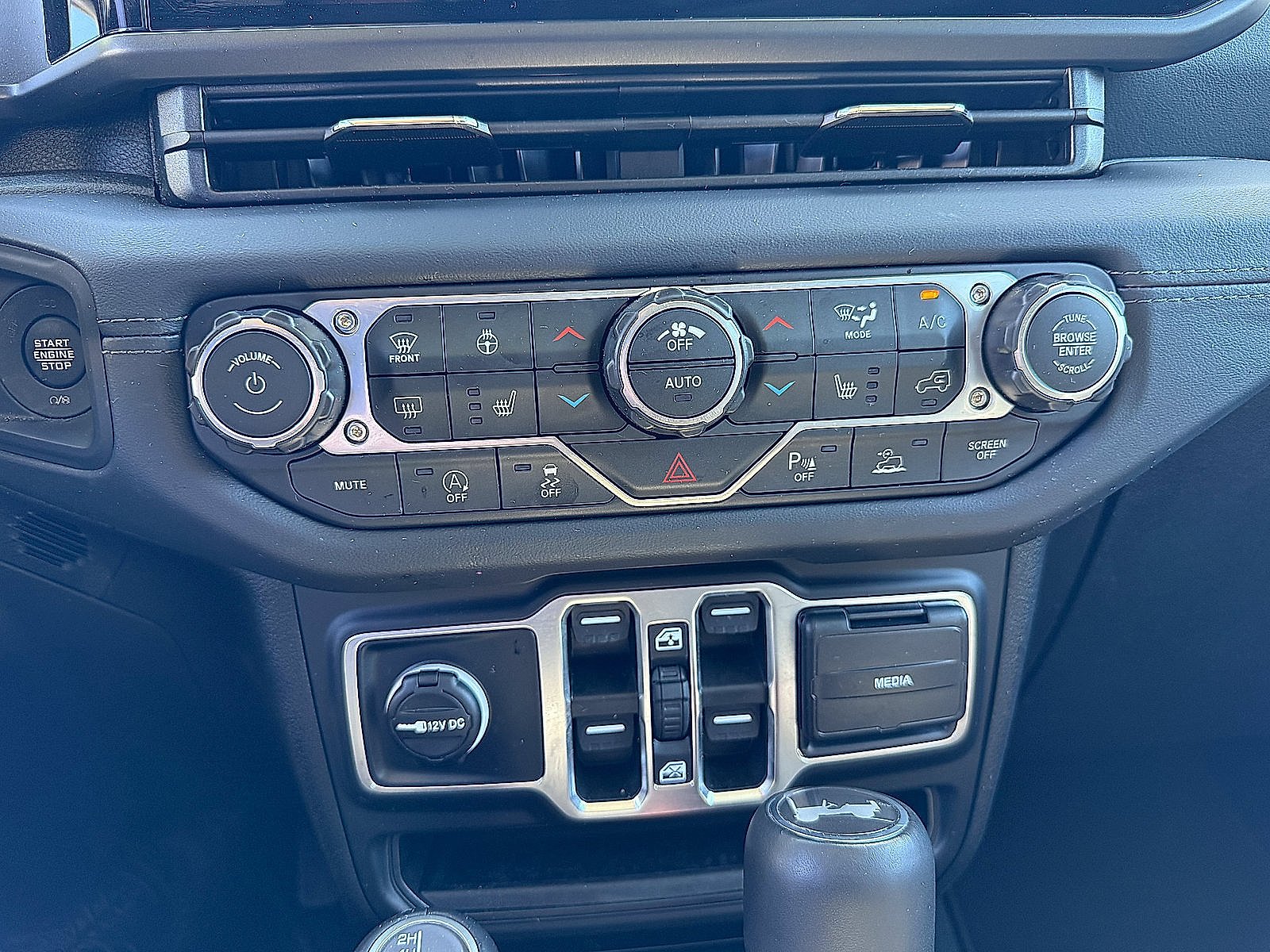 Used 2026 Mojito Clearcoat Jeep Sahara image 18