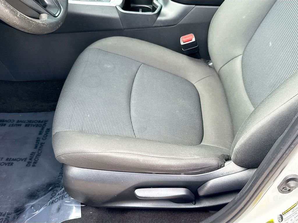 Used 2022 White Toyota LE image 18