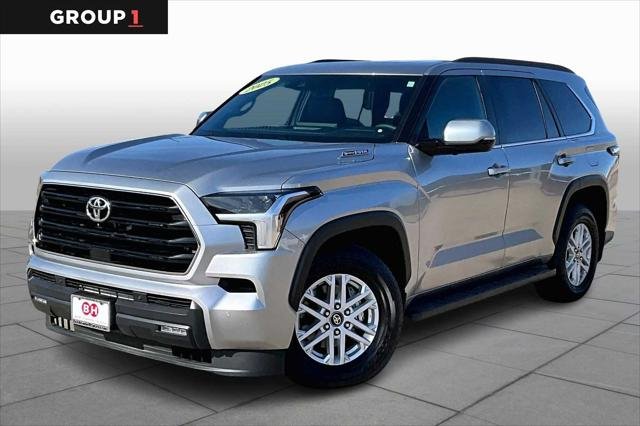 2025 Toyota Sequoia SR5 4WD i-FORCE MAX Hybrid's photo