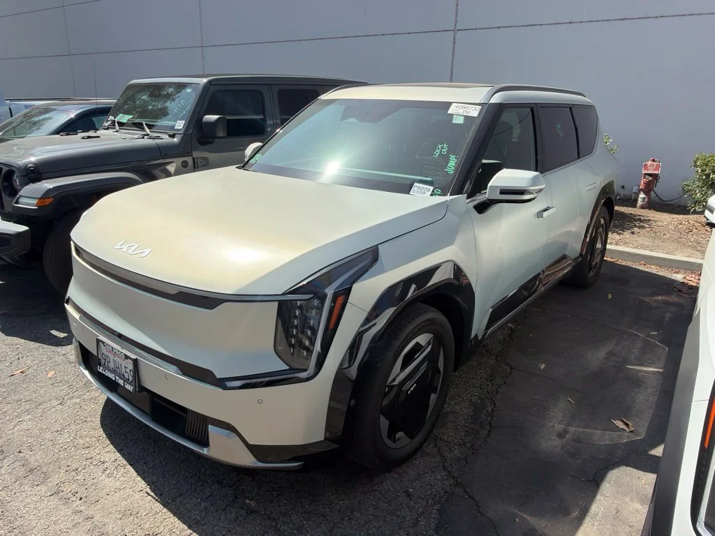 Used 2024 White Kia Land image 6
