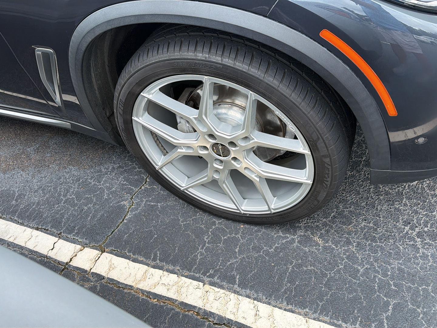 Used 2019 GRAY BMW xDrive40i image 7