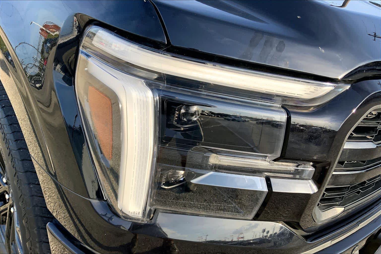 Used 2025 Agate Black Metallic Ford LARIAT image 26