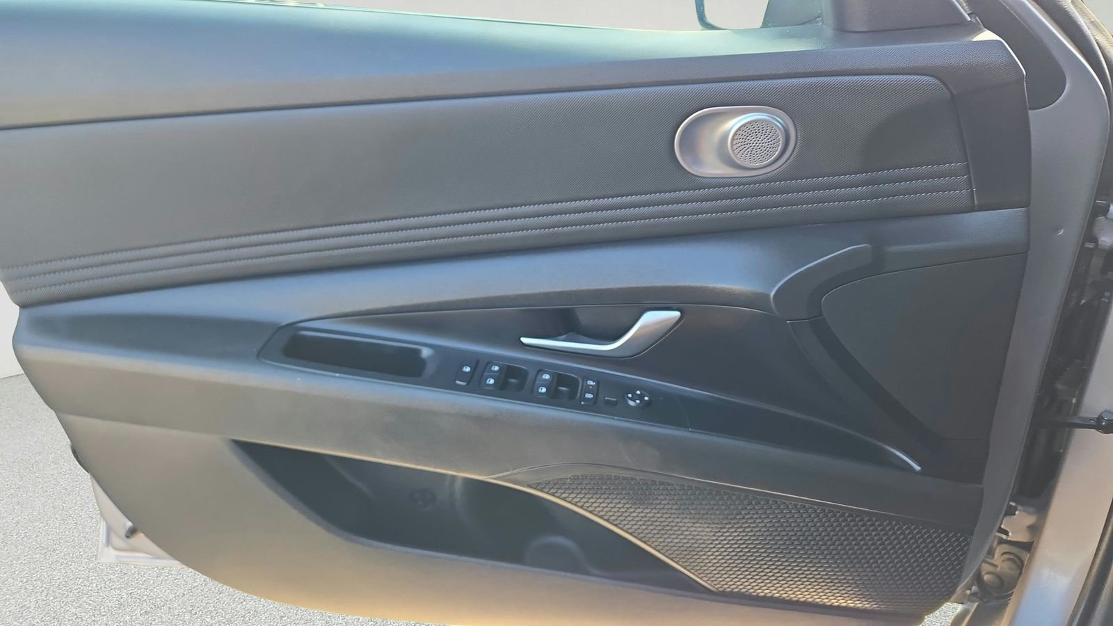 2025 Hyundai Elantra SEL - Photo 18