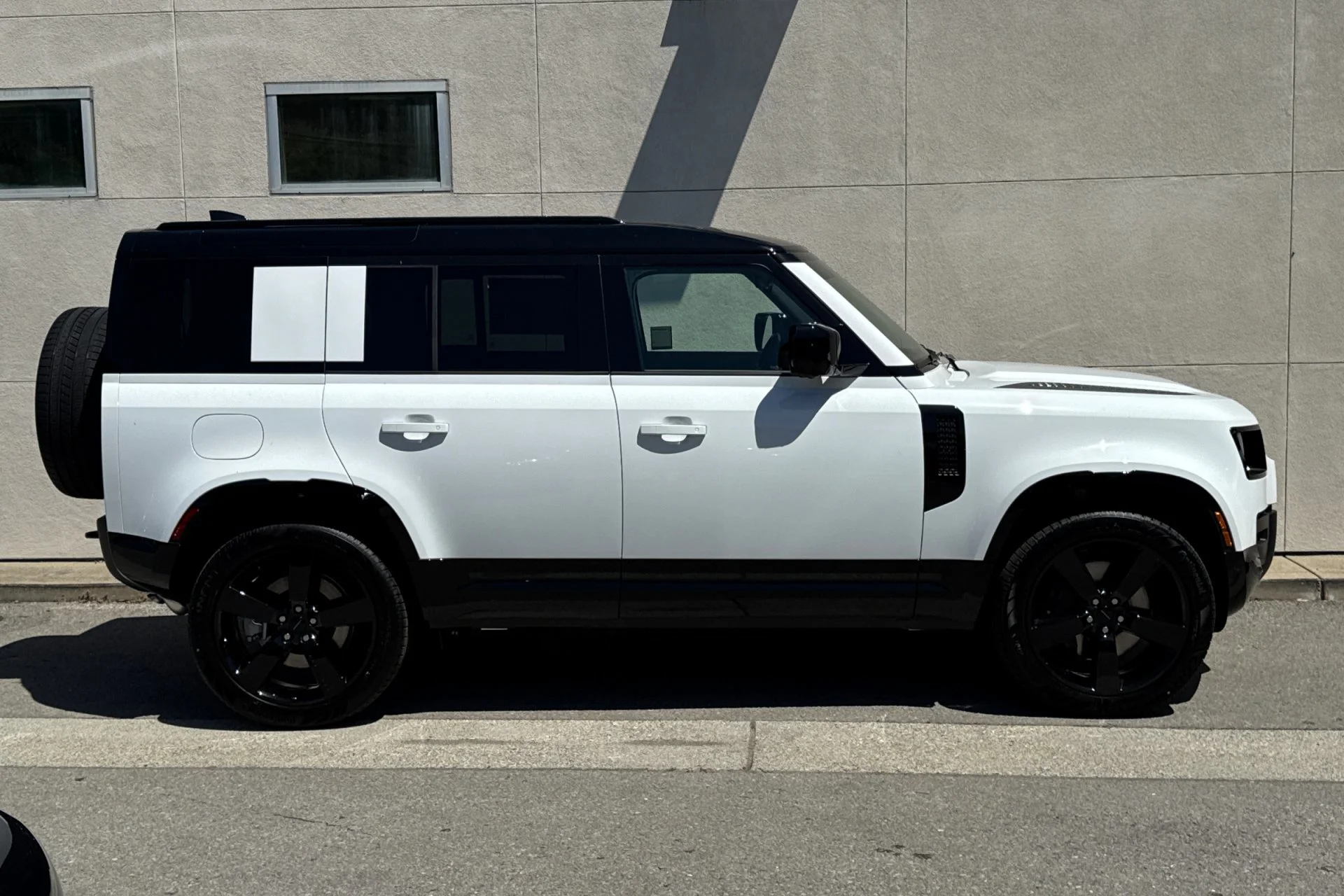 New 2026 FUJI WHITE Land Rover X-Dynamic SE image 8